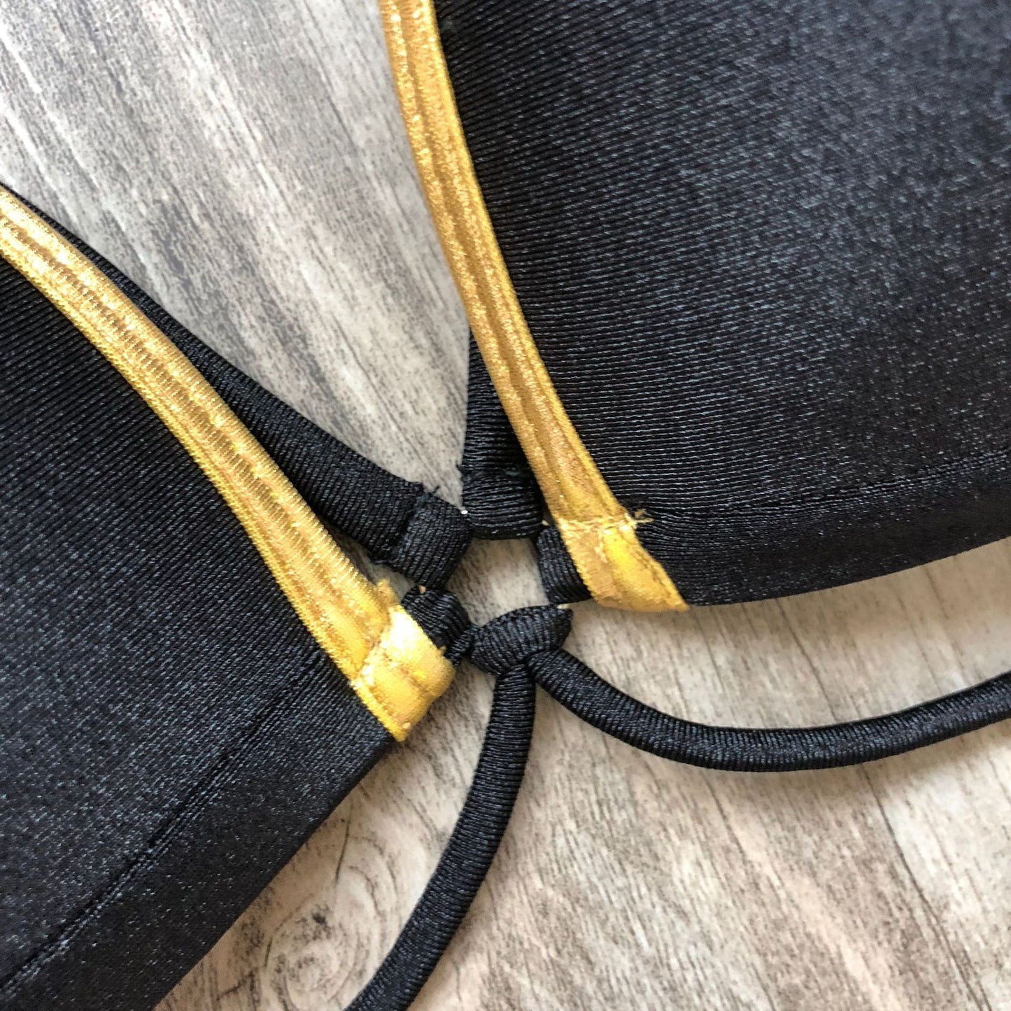 Bronzage bikini Noir et Or - Prestige SXM